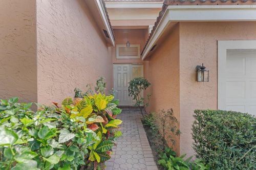 6738 Watertown Dr, Boynton Beach, FL 33437-3920