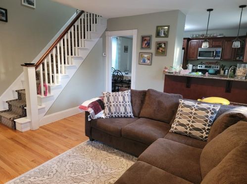 35 Fairhaven Ave, Warwick, RI 02889-5413