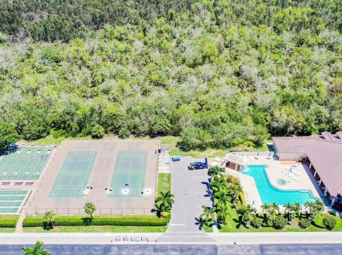 1041 Silver Lakes Blvd, Naples FL  34114-9334 exterior