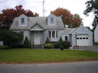 223 Howell St, Schenectady, NY 12303-3271