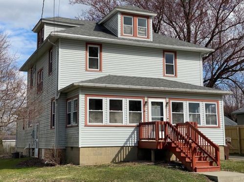 8 Water St, Fredonia, PA 16124-3030