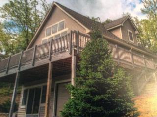 2227 Camelback Dr, Tannersville, PA 18372-7703