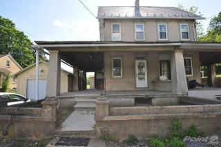 722 Franklin St, Alburtis, PA 18011-9579
