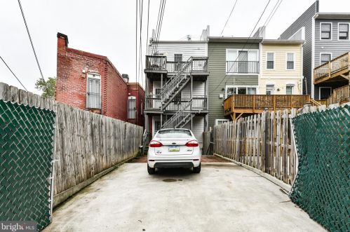 32 Florida Ave, Washington, DC 20001-1142