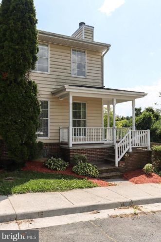 14 Mallard Ct, Charles Town WV  25414-5803 exterior