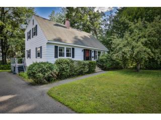 12 Lee St, Nashua, NH 03064-1831