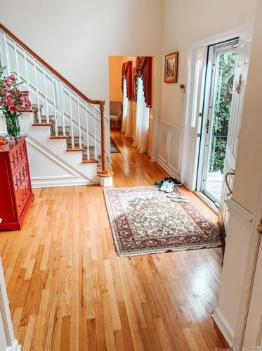 54 Conrad Rd, New Canaan CT  06840-6724 exterior