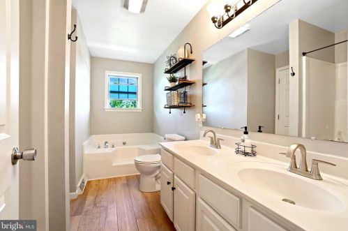 340 Wimbleton Way, Red Lion PA  17356-8292 exterior