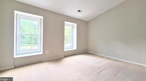 2324 Hunters Square Ct, Herndon VA  20191-2814 exterior