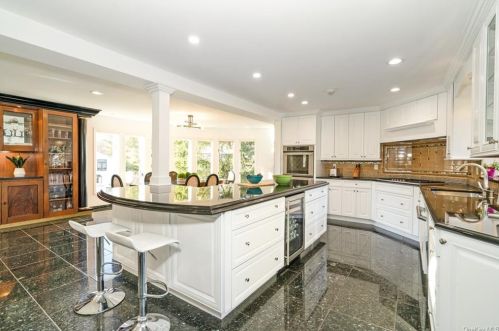 15 Deer Run, Rye Brook NY  10573-1300 exterior