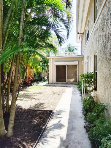 511 29th St, West Palm Beach FL  33407-5115 exterior