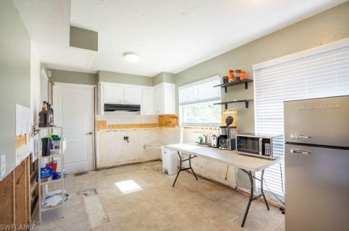 215 46th Ter, Cape Coral, FL 33904-8502