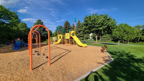 8827 Branson Dr, South Saint Paul, MN 55076-3524