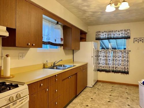 616 Acorn St, New Castle, PA 16101-4735