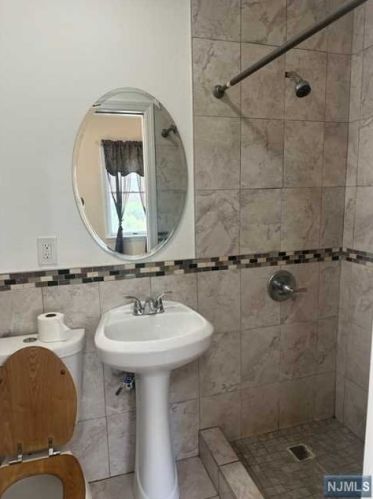 124 Hillside Ave, Teaneck NJ  07666-4011 exterior