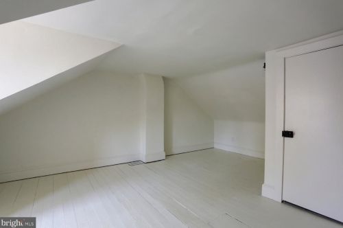 527 Howard Ave, Lancaster PA  17602-4421 exterior