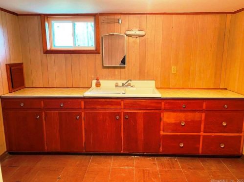 90 Pineridge Dr, Waterbury CT  06716-3134 exterior