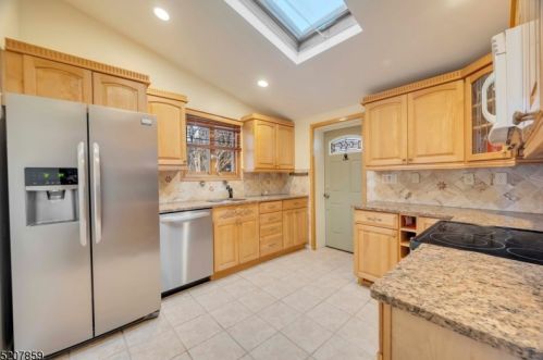 16 Maple Pkwy, Sparta NJ  07871-2011 exterior