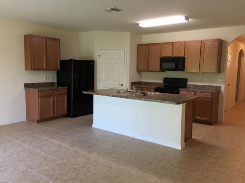 522 29th St, Cape Coral, FL 33904-3466