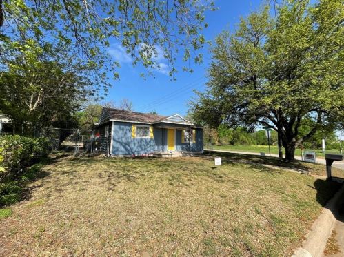 1800 Mccurdy St, Fort Worth, TX 76104-5911
