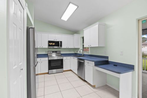 462 Mainsail St, Fort Pierce FL  34983-1265 exterior