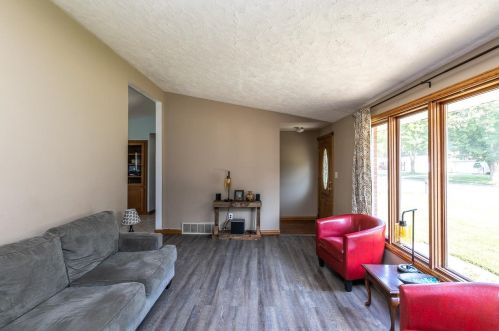 1371 Cormier Rd, Green Bay, WI 54313-5308