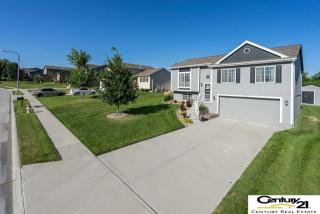 10711 25th Ave, Bellevue, NE 68123-4490