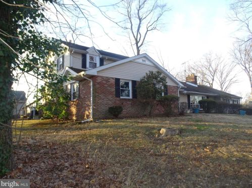 24 Farmway Dr, Southampton, PA 18954-1816
