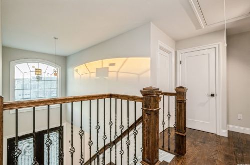 57 Bobwhite Ln, Hicksville NY  11801-4520 exterior