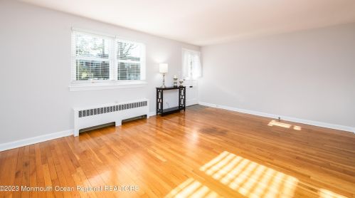 19 Manor Dr, Tinton Falls NJ  07712-2568 exterior