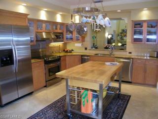 3839 Clipper Ln, Naples FL  34112-4236 exterior