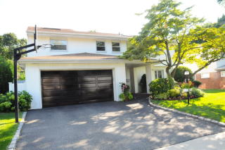 12 Elaine Pl, Hicksville, NY 11803-3936