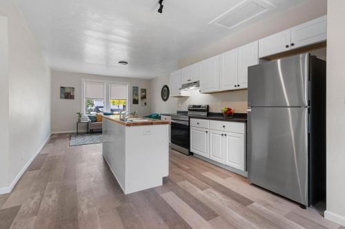 868 Shawano Ave, Green Bay, WI 54303-2869