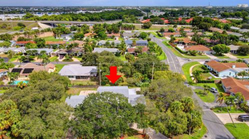 703 25th Pl, Boynton Beach FL  33435-7521 exterior