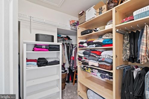 317 Baish Dr, Leesburg VA 20175-6149 exterior