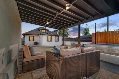 137 Altadena Dr, Altadena CA  91001-5104 exterior
