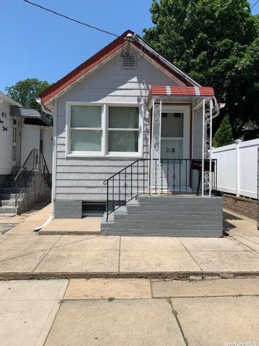 328 Lehrer Ave, Floral Park, NY 11003-3029