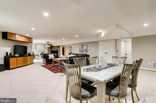 10108 Nedra Dr, Great Falls VA  22066-2835 exterior