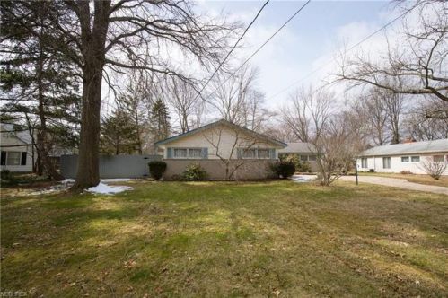 40 Glenhurst Dr, Elyria, OH 44074-1435