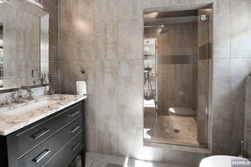 355 Corona Pl, Ridgewood NJ  07450-2801 exterior