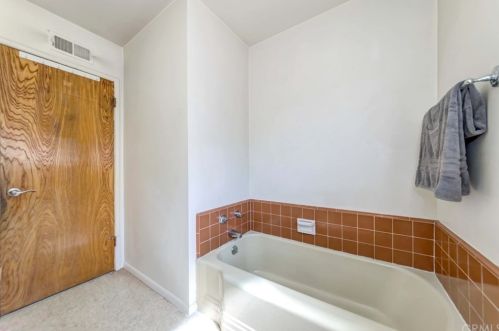 1740 Hickory Ave, Torrance CA 90503-7219 exterior