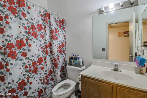 8610 67 Dr, Peoria AZ 85383-7103 exterior