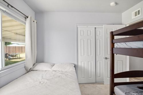 982 Verde Ave, Rialto CA  92376-4145 exterior