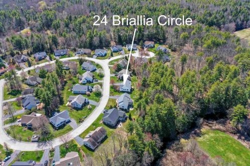 24 Briallia Cir, Newmarket NH  03857-2194 exterior