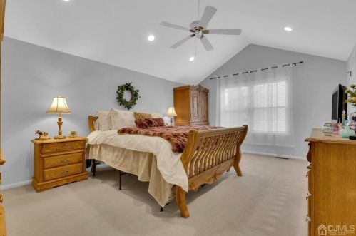 11 Hyde Park Dr, East Brunswick, NJ 08816-5240