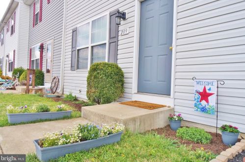 209 Kadies Ln, Edinburg, VA 22824-9608