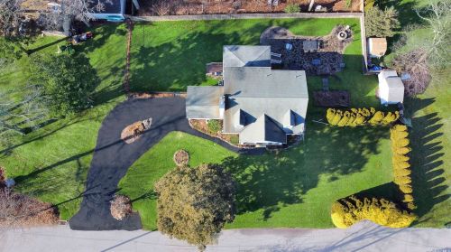 20 Washington Ave, Scotts Beach, NY 11789-2550