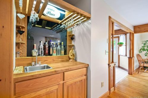 107 Roast Meat Hill Rd, Deep River CT  06419-1424 exterior