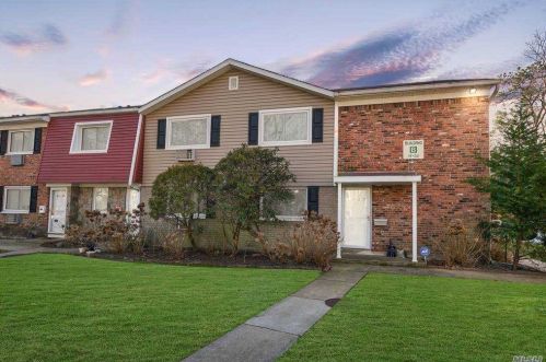 40 4th St, Canaan Lake, NY 11772-2110