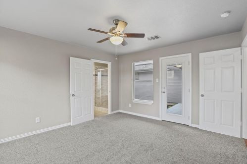 2004 Cedar Crest Blvd, Dallas TX 75203-4316 exterior